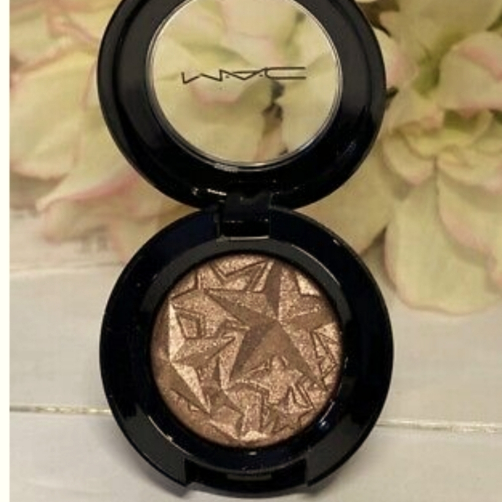 Mac eye shadow
